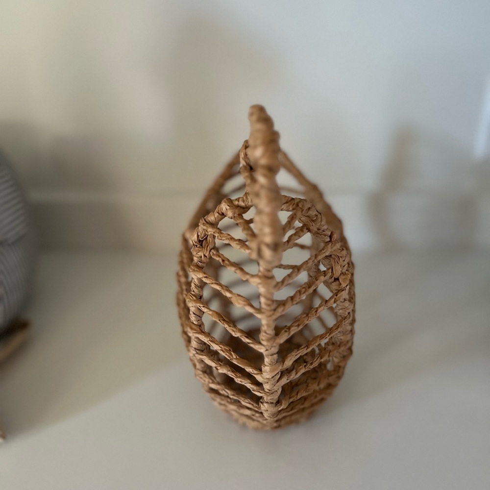Vintage duck basket. Can be used for a plant or just a simple decoration. - Picture 2 of 3